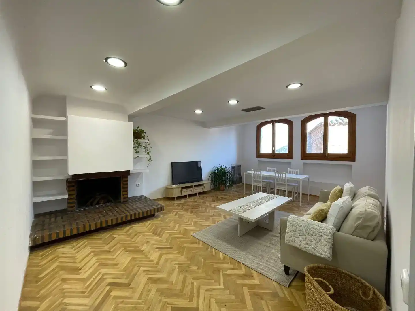 Wohnzimmer von Dachboden zur Miete in  Toledo Capital mit Klimaanlage