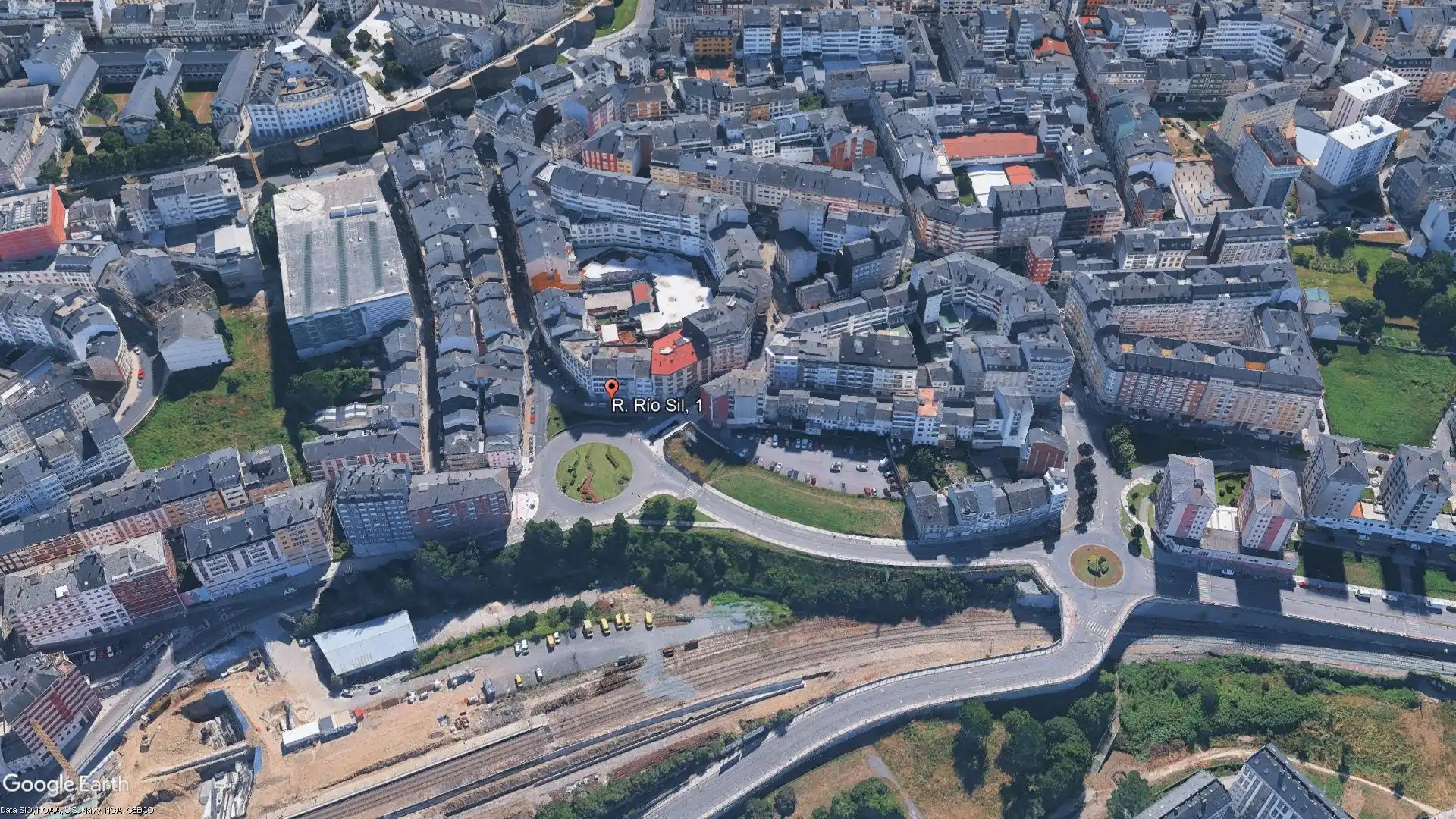 Vista exterior de Edifici en venda en Lugo