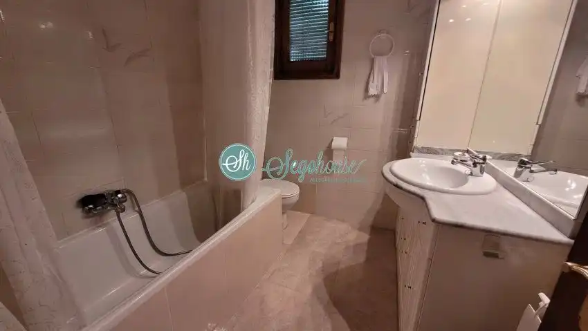 Baño de Piso en venta en Segovia con Calefacción y Balcón