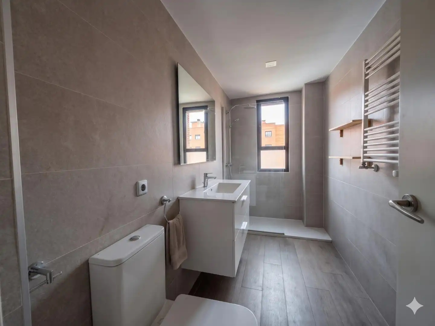 Baño de Piso de alquiler en Alcobendas con Aire acondicionado, Calefacción y Piscina comunitaria