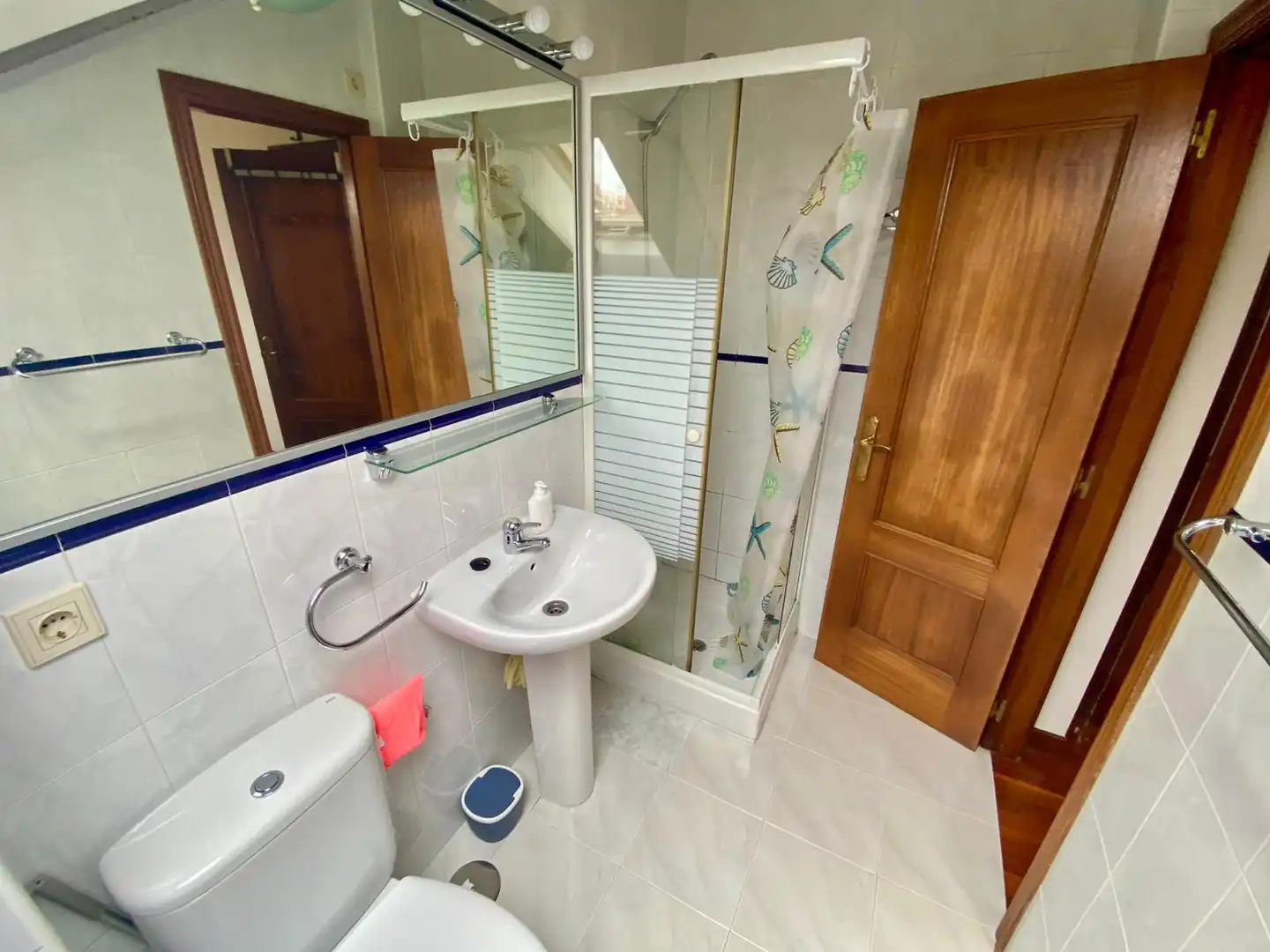 Bathroom of Flat for sale in San Vicente de la Barquera  with Heating, Parquet flooring and Furnished