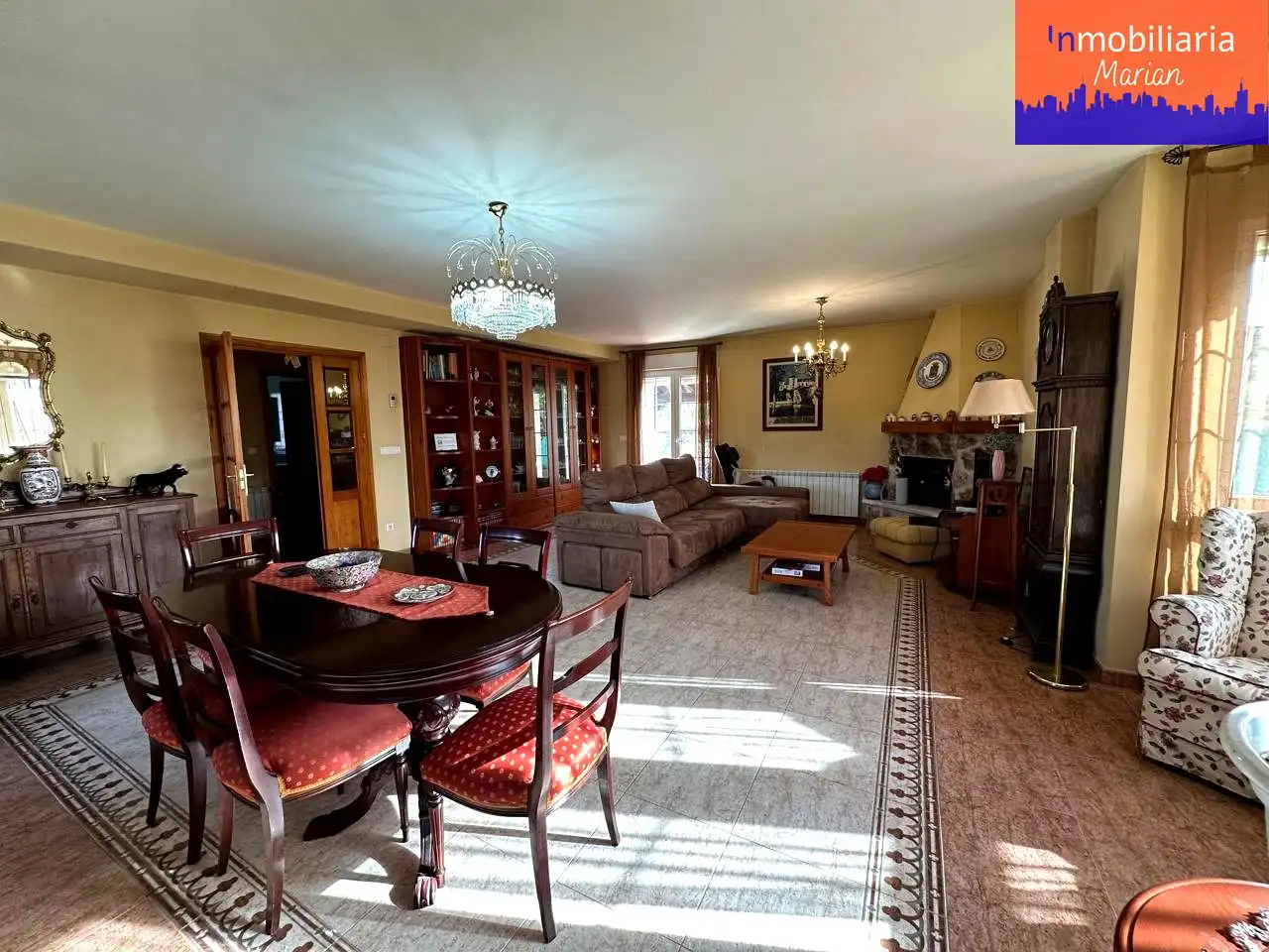 Sala d'estar de Casa o xalet en venda en Milagros amb Calefacció, Jardí privat i Terrassa