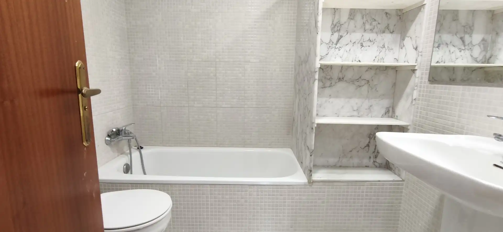 Baño de Piso de alquiler en Santa Cruz de Tenerife con Parquet, Horno y Lavadora