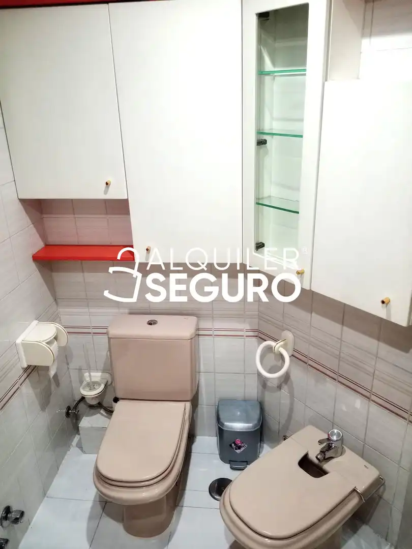 Bany de Pis de lloguer en Valladolid amb Calefacció, Terrassa i Moblat