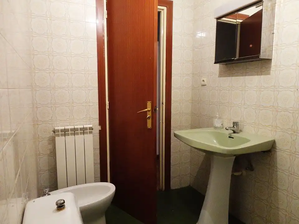 Bathroom of Flat for sale in Salas de los Infantes, Burgos