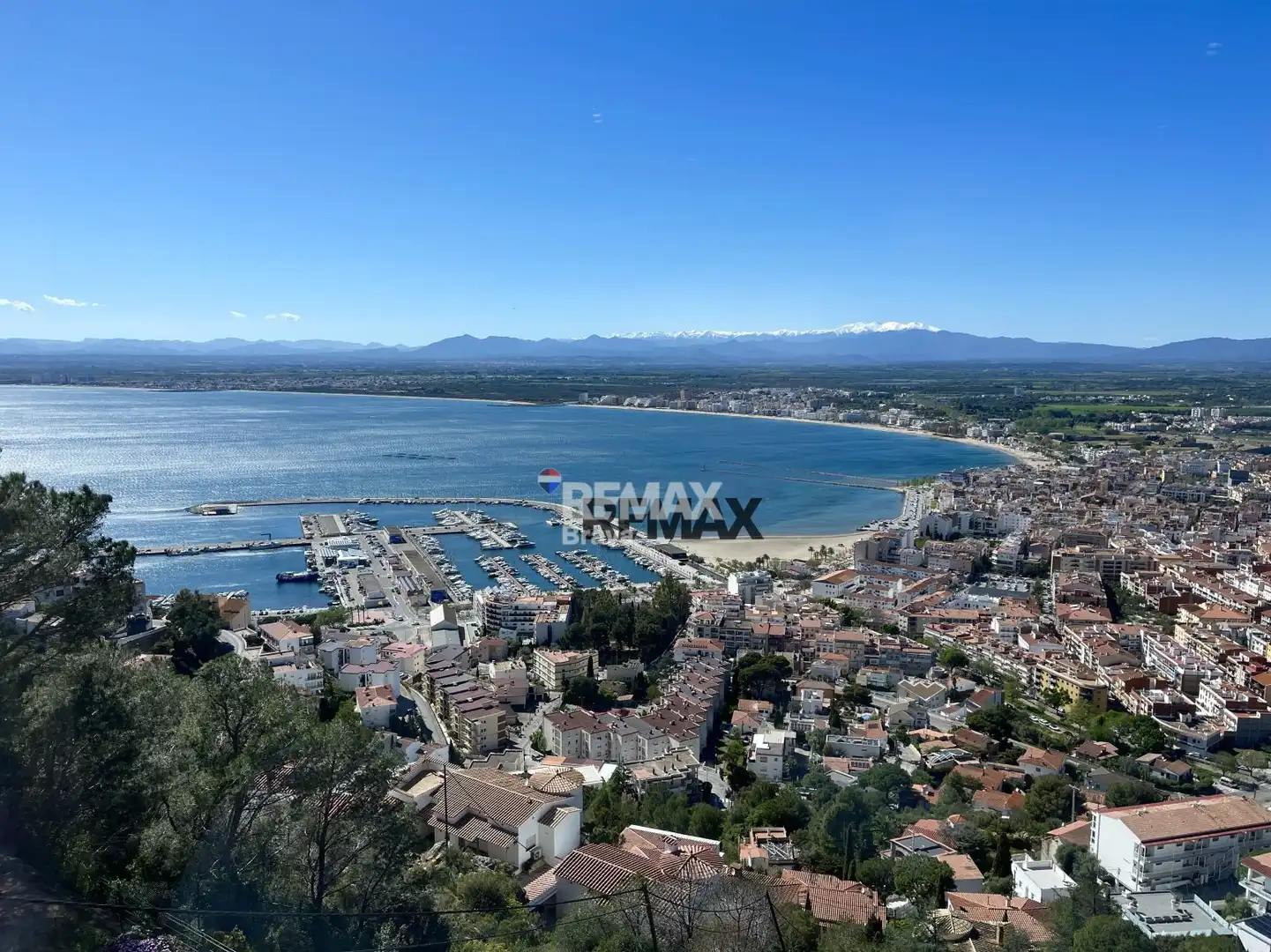 Aparcament de Casa o xalet en venda en Roses amb Aire condicionat, Calefacció i Jardí privat