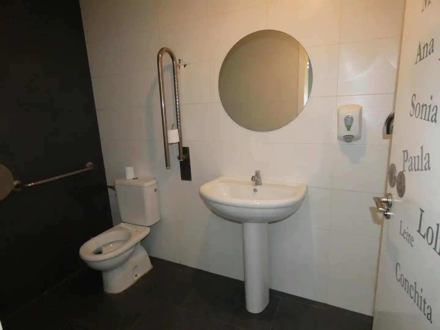 Baño de Local de alquiler en Alguazas con Aire acondicionado