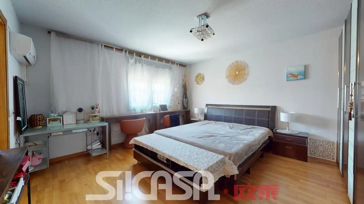 Schlafzimmer von Einfamilien-Reihenhaus zum Verkauf in Parla mit Klimaanlage, Heizung und Terrasse