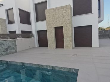 Chalet con piscina en venta en Calle Calle Taray