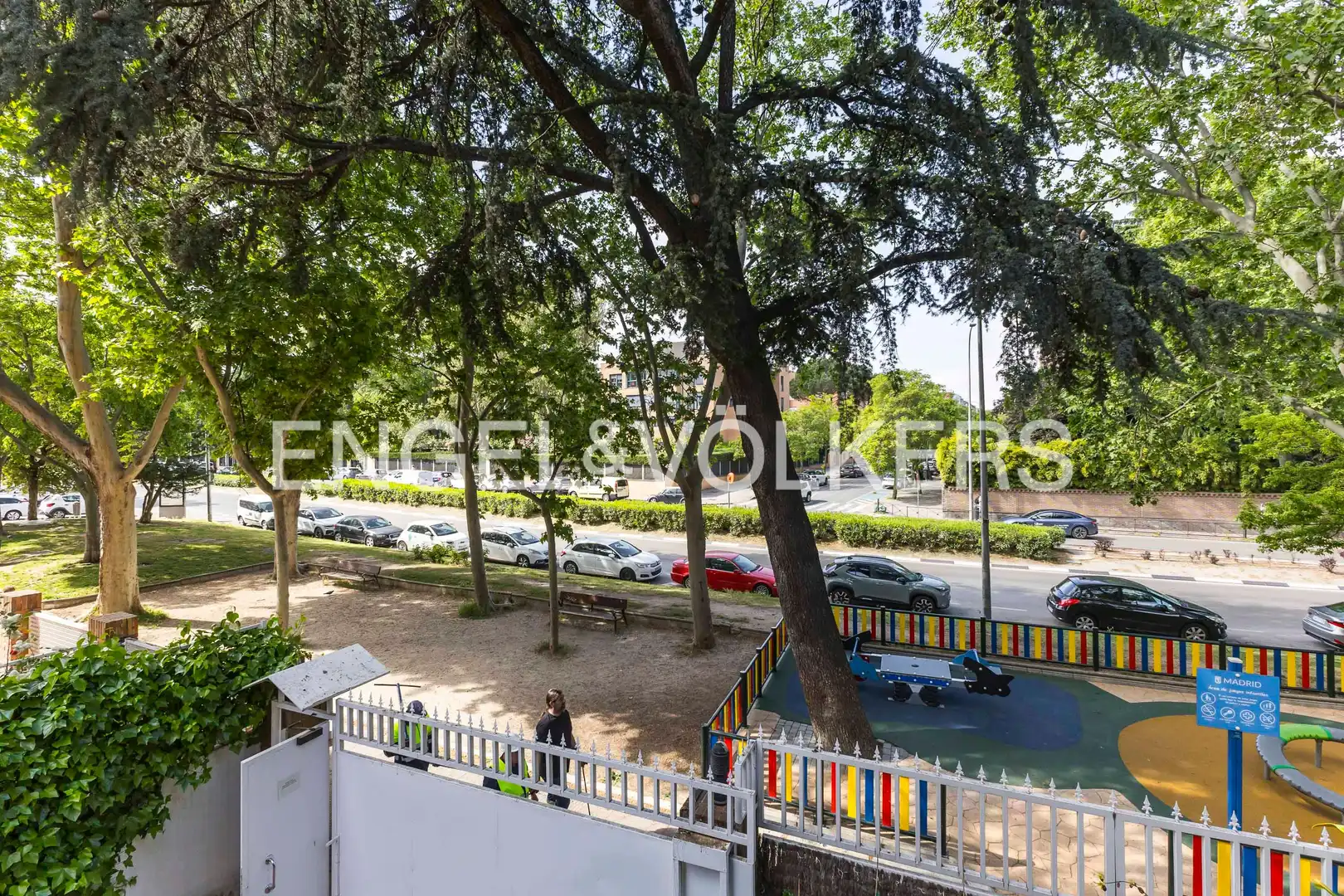 Außenansicht von Wohnung zur Miete in Madrid mit Klimaanlage, Heizung und Privatgarten