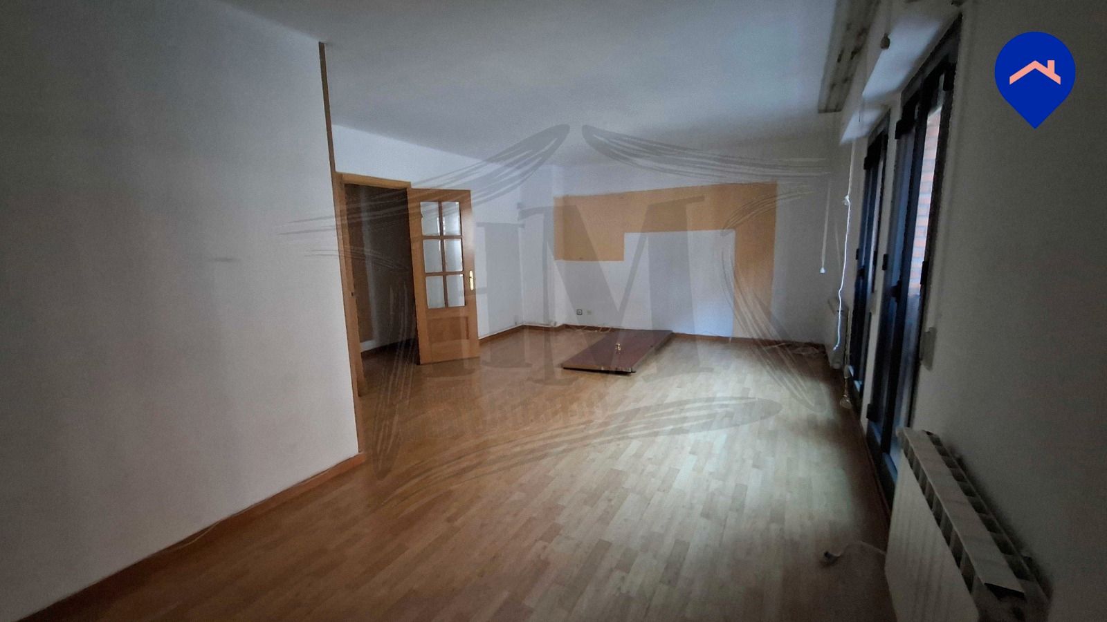 Sala d'estar de Pis en venda en  Madrid Capital amb Calefacció, Jardí privat i Parquet