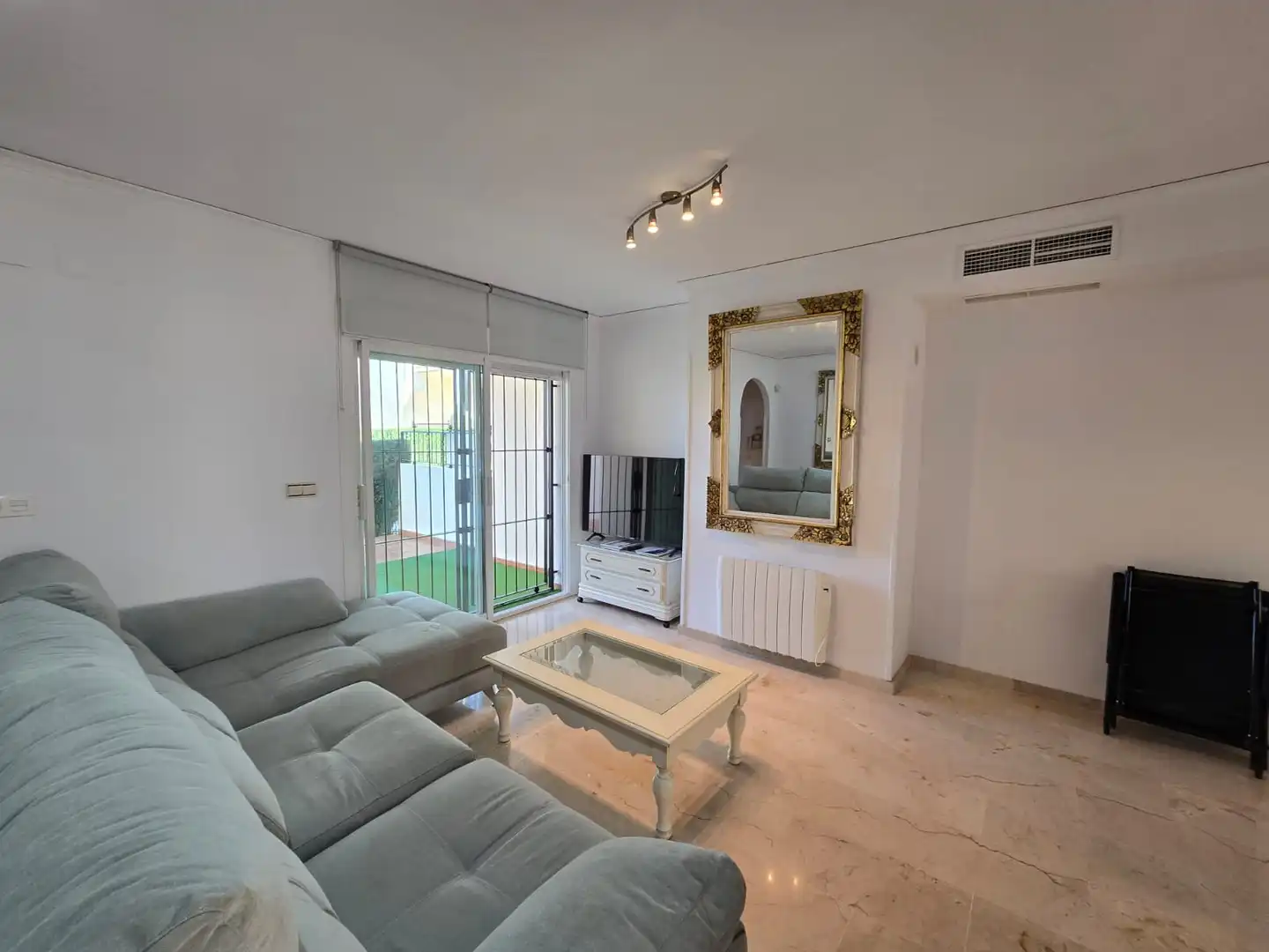 Sala de estar de Casa adosada en venta en Marbella con Amueblado