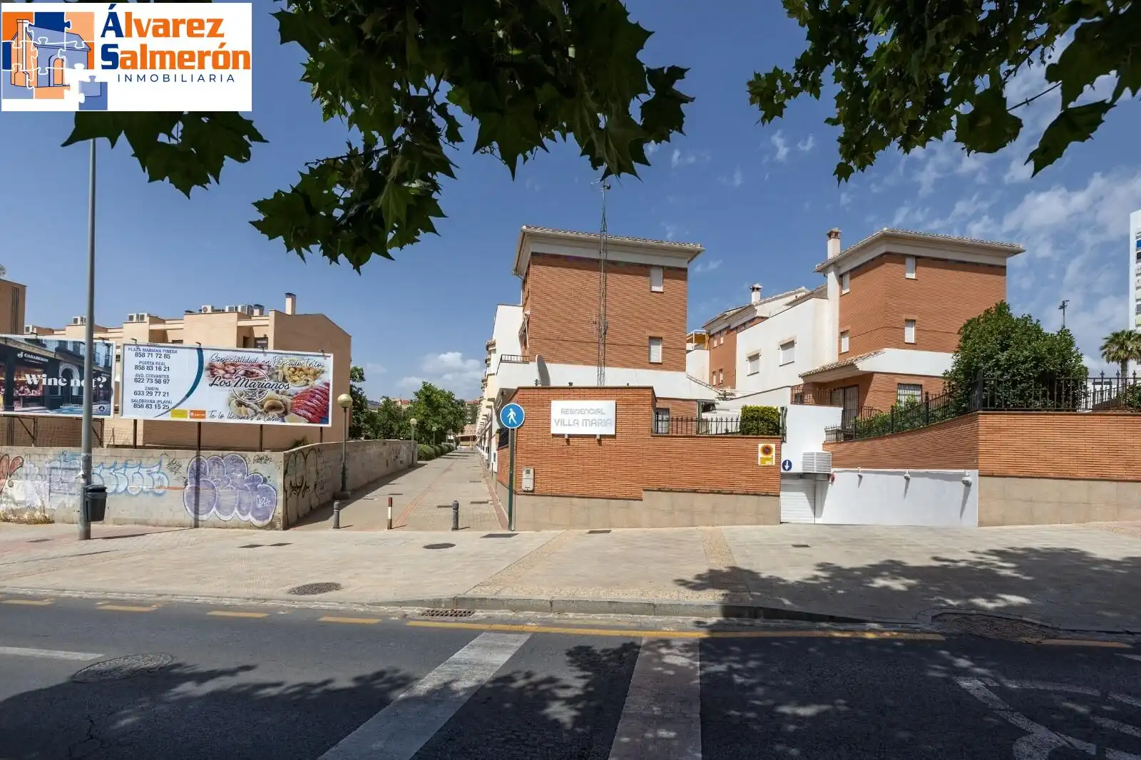 Vista exterior de Casa o xalet en venda en Granada amb Aire condicionat, Calefacció i Terrassa