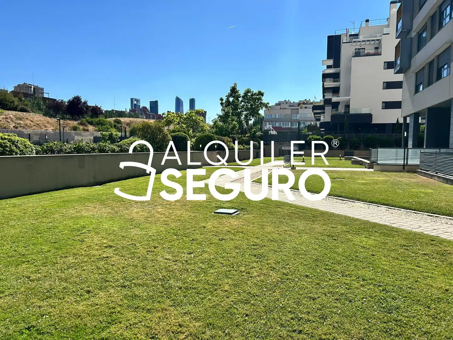 Vista exterior de Pis de lloguer en Madrid amb Aire condicionat, Calefacció i Piscina