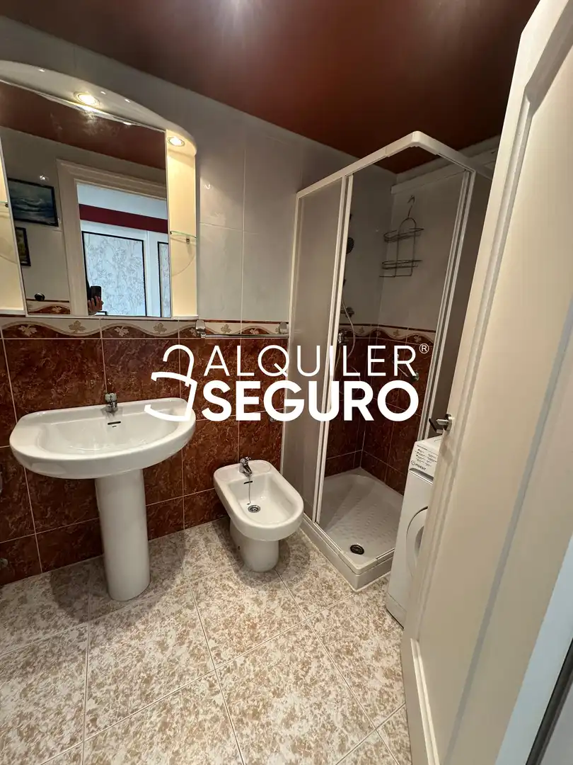 Bathroom of Flat for rent in Torremolinos  with Air Conditioner, Swimming Pool and Furnished