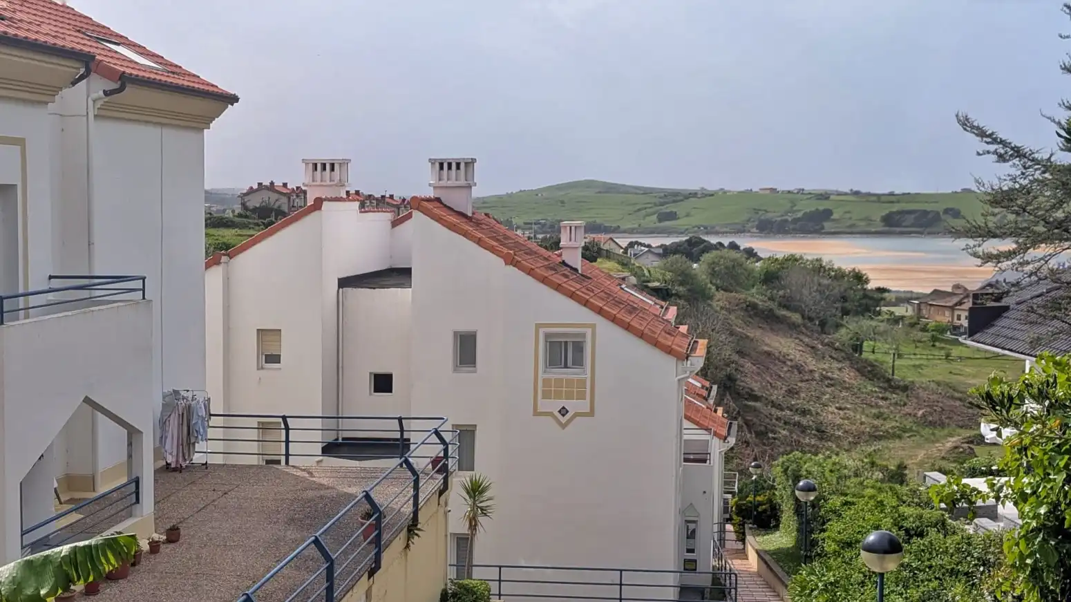 Außenansicht von Wohnung zum Verkauf in Miengo mit Heizung, Privatgarten und Parkett