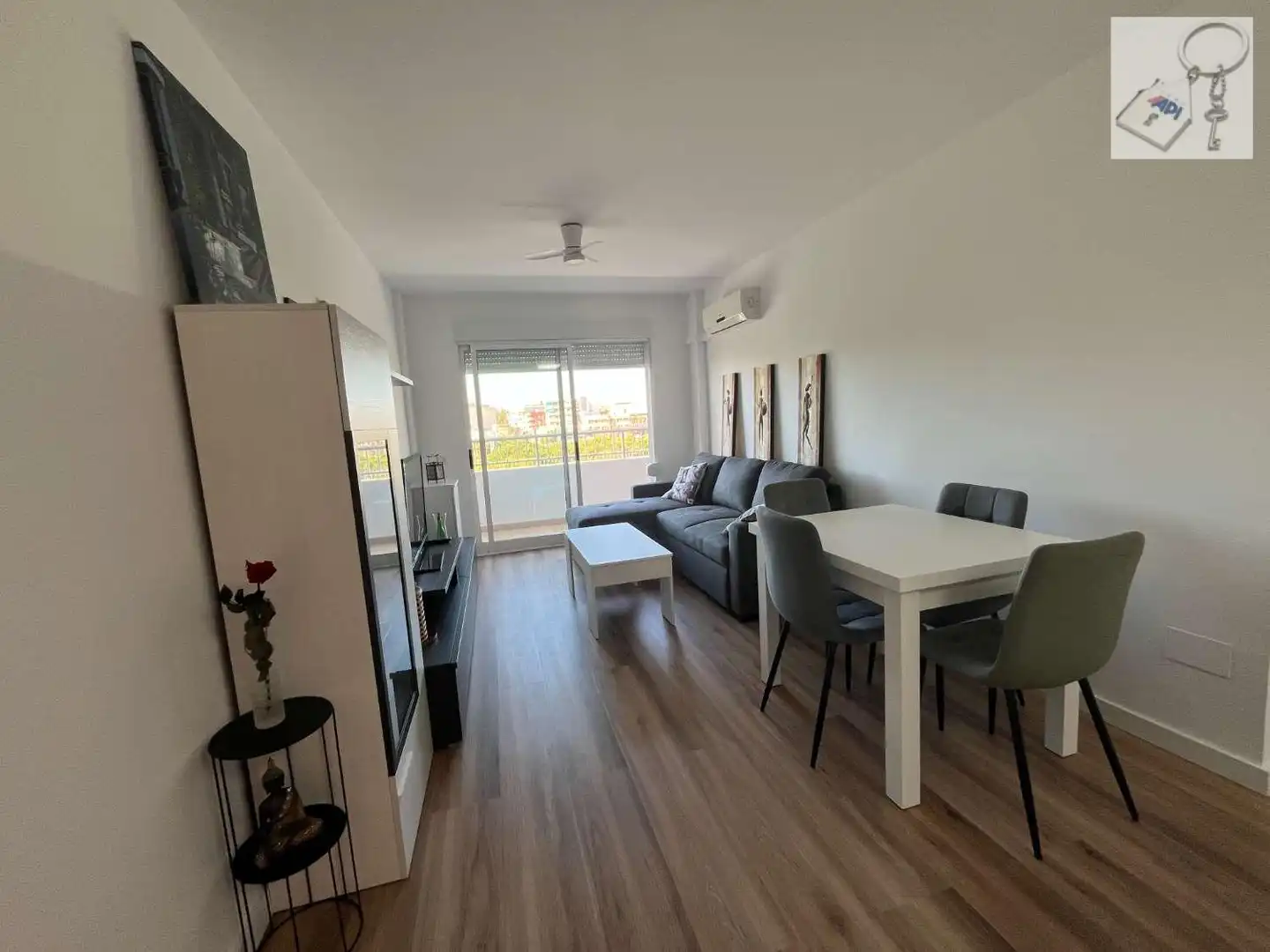 Sala de estar de Apartamento de alquiler en Torrevieja con Aire acondicionado, Calefacción y Terraza