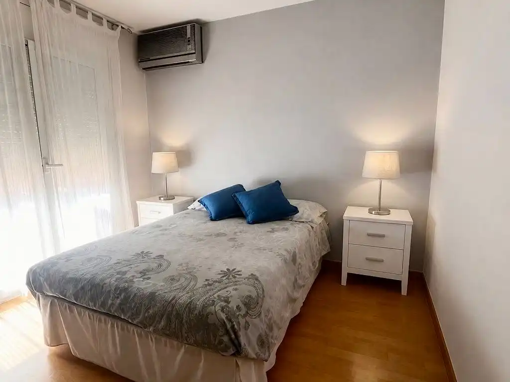 Dormitori de Casa o xalet en venda en Figueres amb Aire condicionat, Terrassa i Balcó
