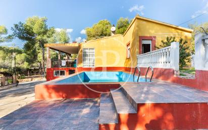 Vista exterior de Casa o xalet en venda en Sagunto / Sagunt amb Calefacció, Jardí privat i Terrassa