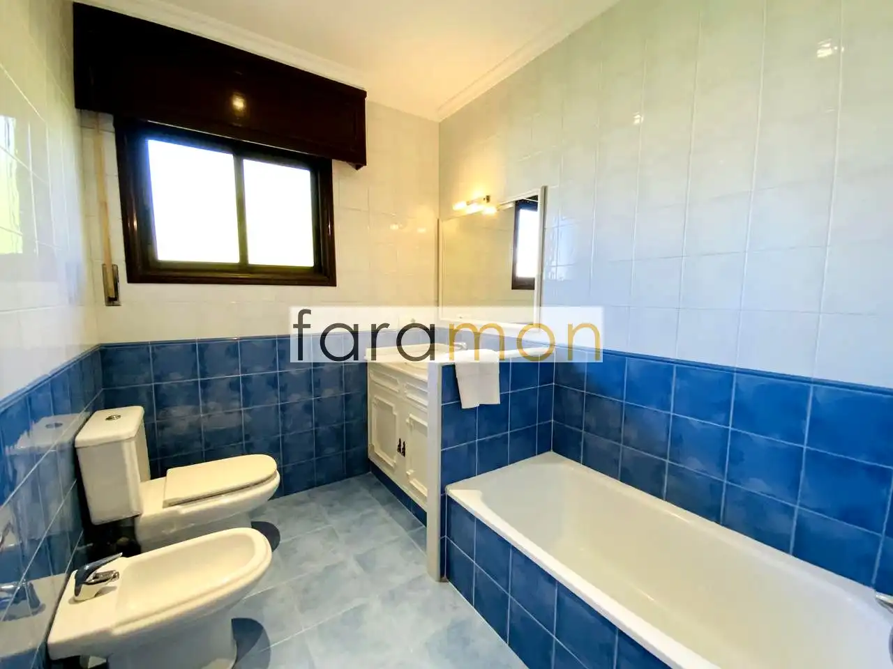 Bathroom of Houses for sale in Vigo   with Private garden, Parquet flooring and Terrace
