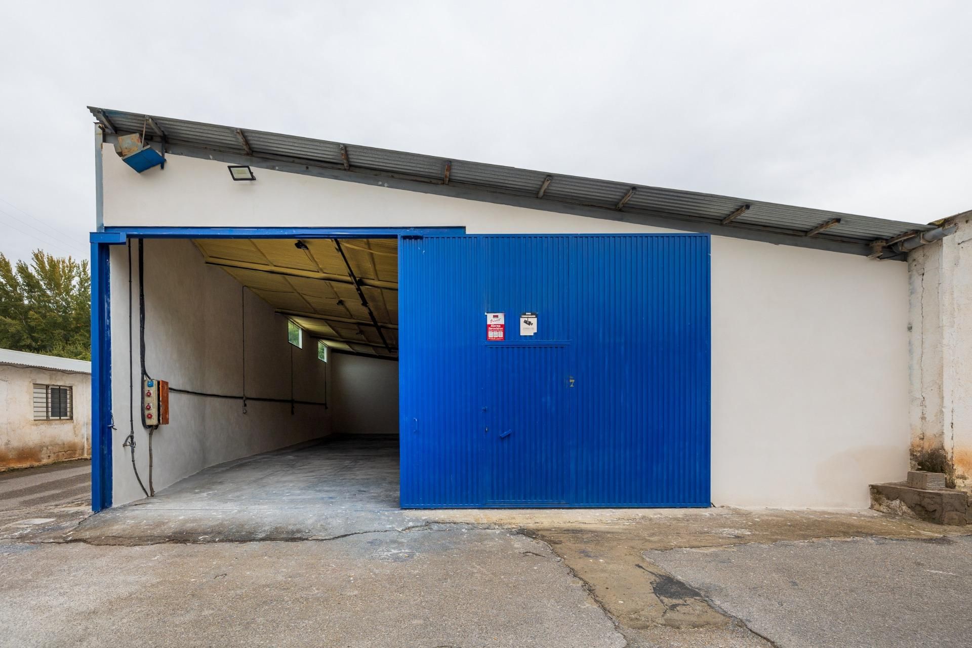 Exterior view of Industrial buildings for sale in Gójar