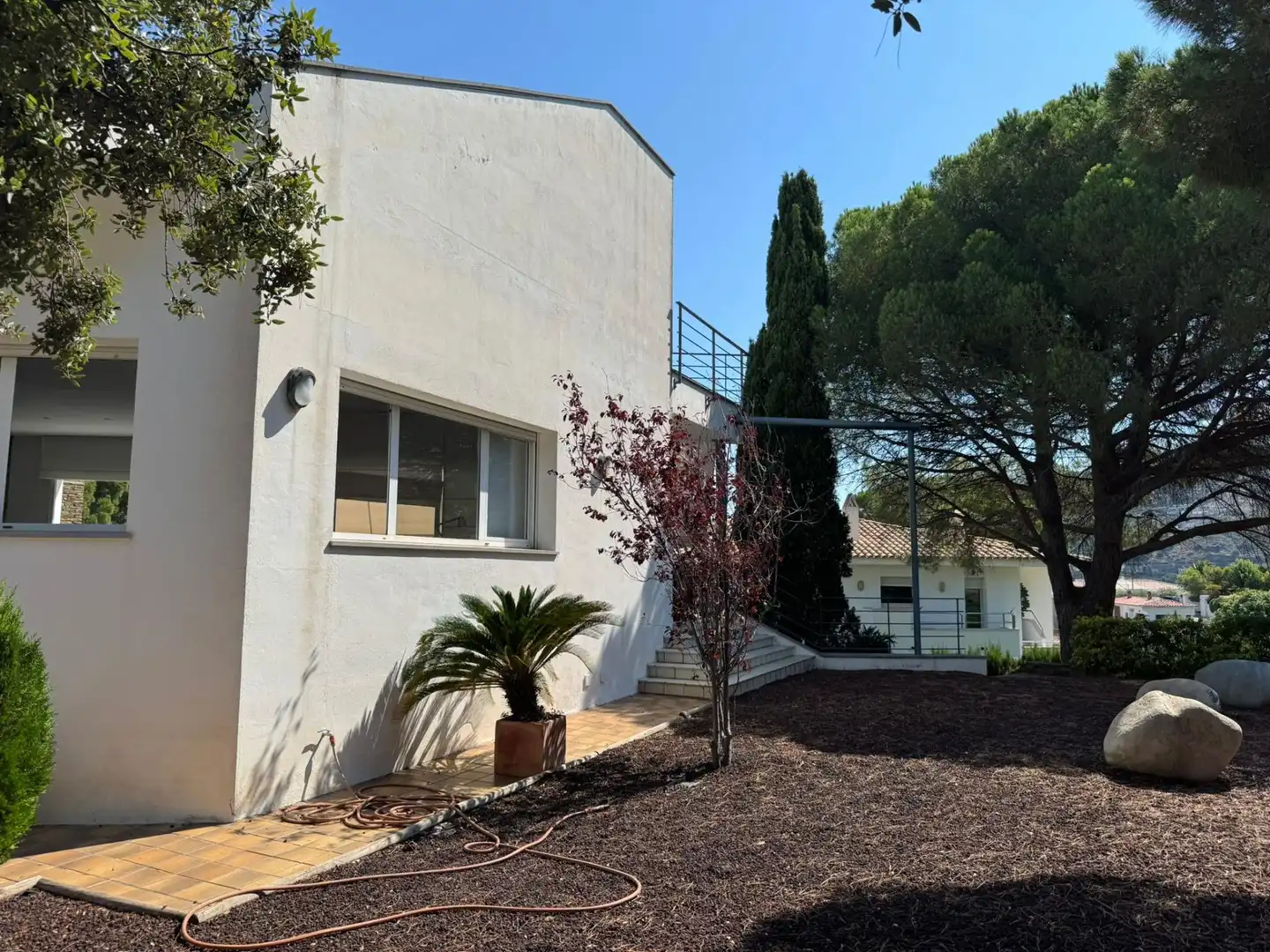 Vista exterior de Casa o xalet en venda en El Port de la Selva amb Jardí privat, Terrassa i Moblat