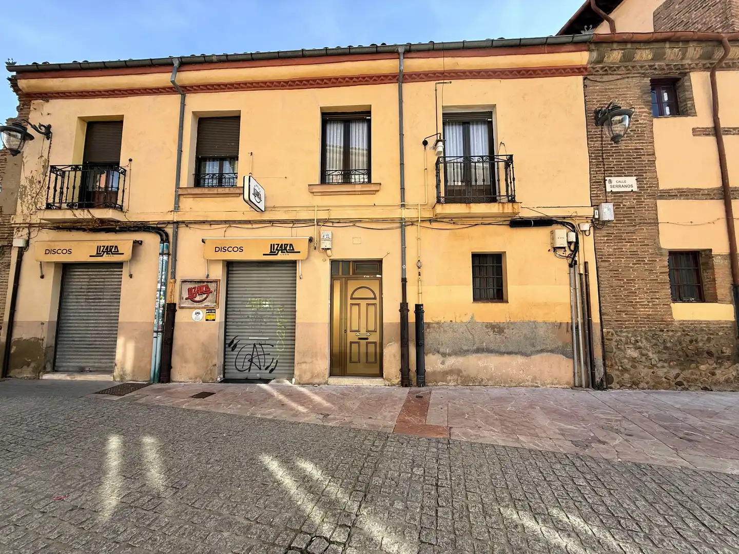 Vista exterior de Edificio en venta en León Capital 