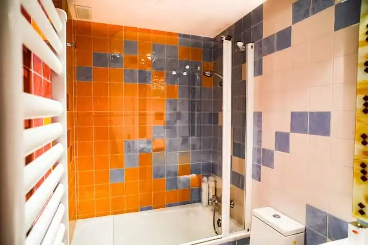 Bathroom of Attic for rent in Madrid  with Air Conditioner, Parquet flooring and Terrace