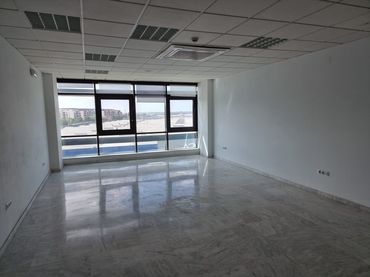 Office space with lift to rent in Pisa