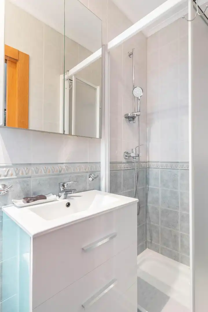 Baño de Piso en venta en Oviedo  con Calefacción