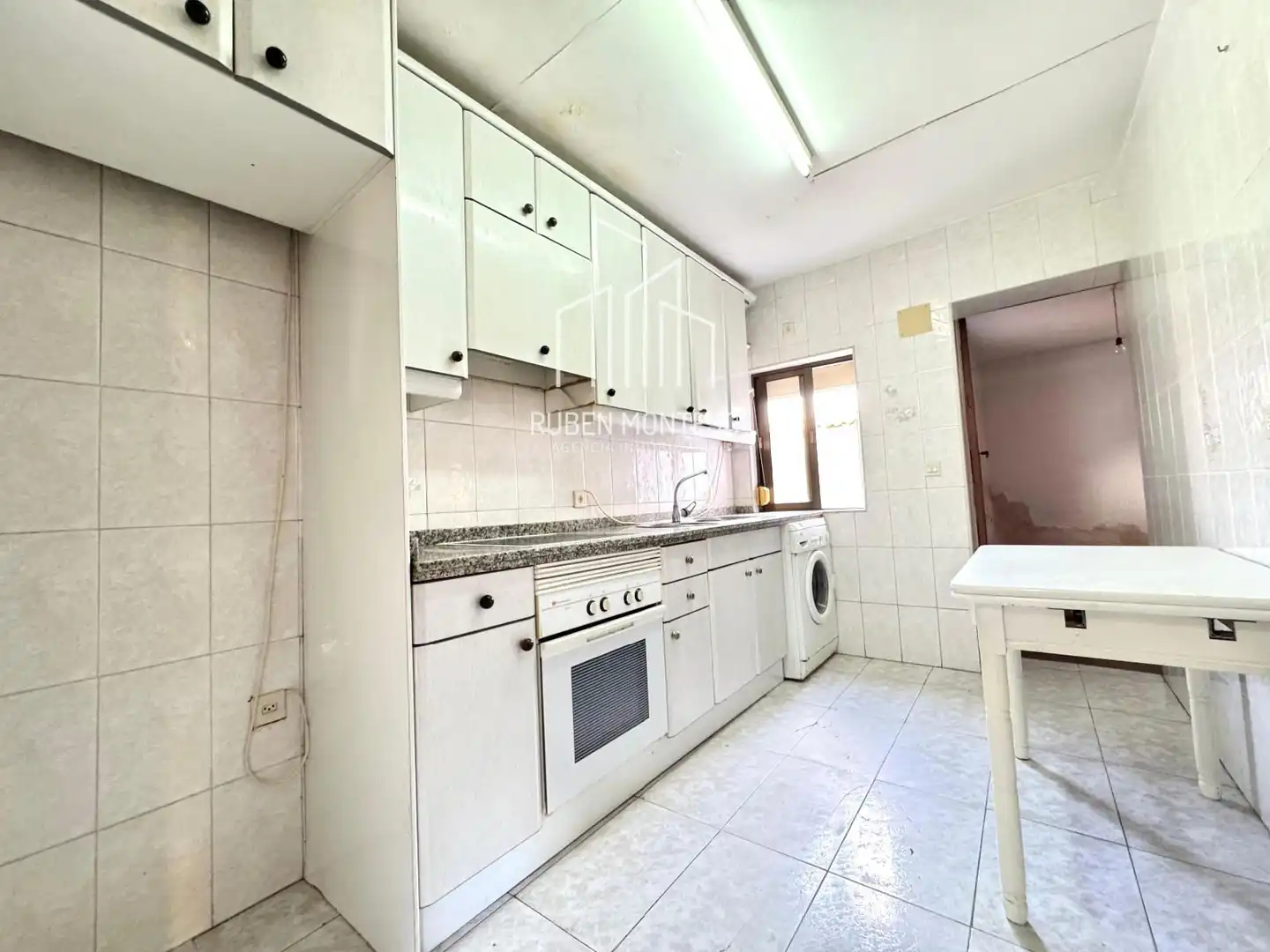 Cocina de Casa adosada en venta en Gomecello con Calefacción, Terraza y Trastero