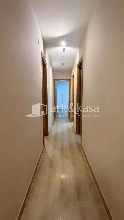 Wohnung zur Miete in Valencia mit Klimaanlage, Abstellraum und Möbliert
