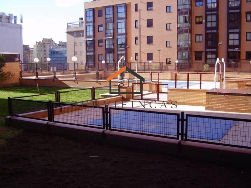Exterior view of Flat to rent in  Madrid Capital  with Air Conditioner, Heating and Private garden