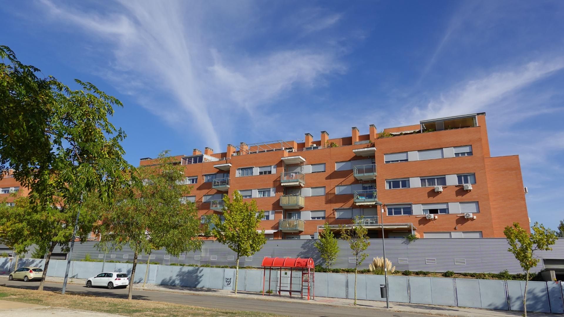 Vista exterior de Pis en venda en Paracuellos de Jarama amb Calefacció, Jardí privat i Traster