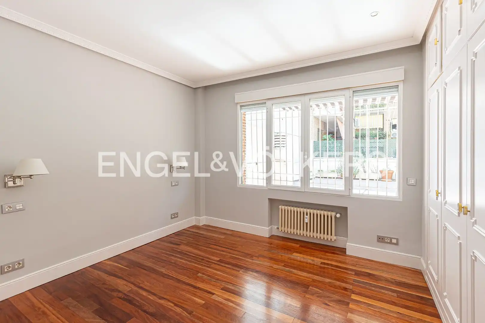 Piso en venta en Madrid con Calefacción, Terraza y Trastero