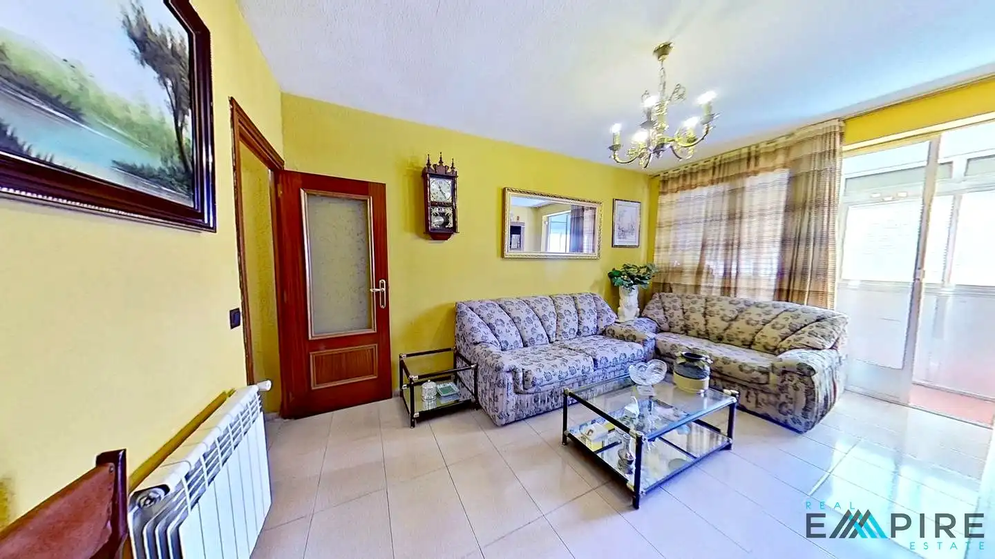 Sala de estar de Piso en venta en Parla con Calefacción, Trastero y Amueblado