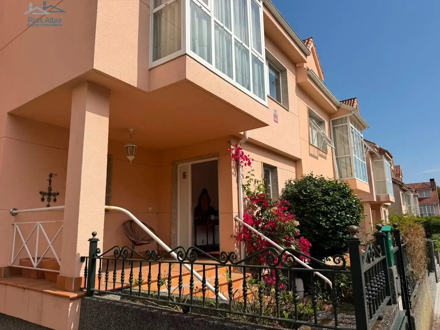 Vista exterior de Casa o chalet en venta en Oleiros con Calefacción, Jardín privado y Trastero
