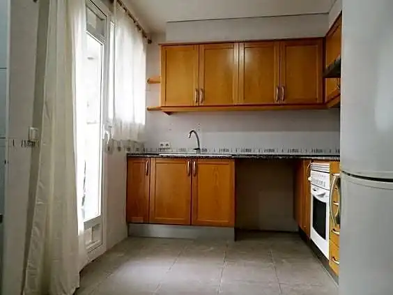 Cuina de Pis de lloguer en Moncada amb Aire condicionat, Calefacció i Moblat