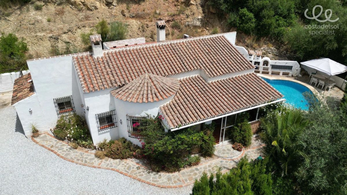 Jardí de Finca rústica en venda en Comares amb Jardí privat, Terrassa i Traster