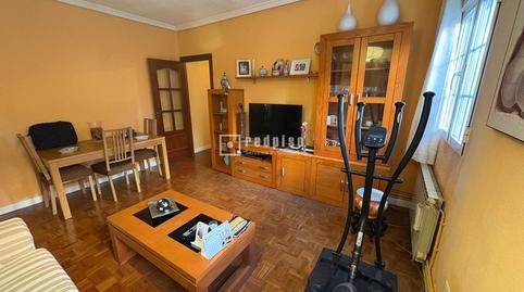 Foto 2 de Piso en venta en Sierra del Cadí, Palomeras Bajas, Madrid
