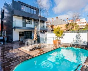 Swimming pool of Single-family semi-detached for sale in  Madrid Capital  with Swimming Pool