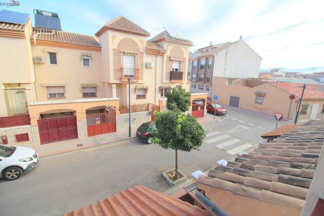 Casa adosada en Alquiler en Calle Calle de Játiva, 21 en Avda. De los Ogíjares