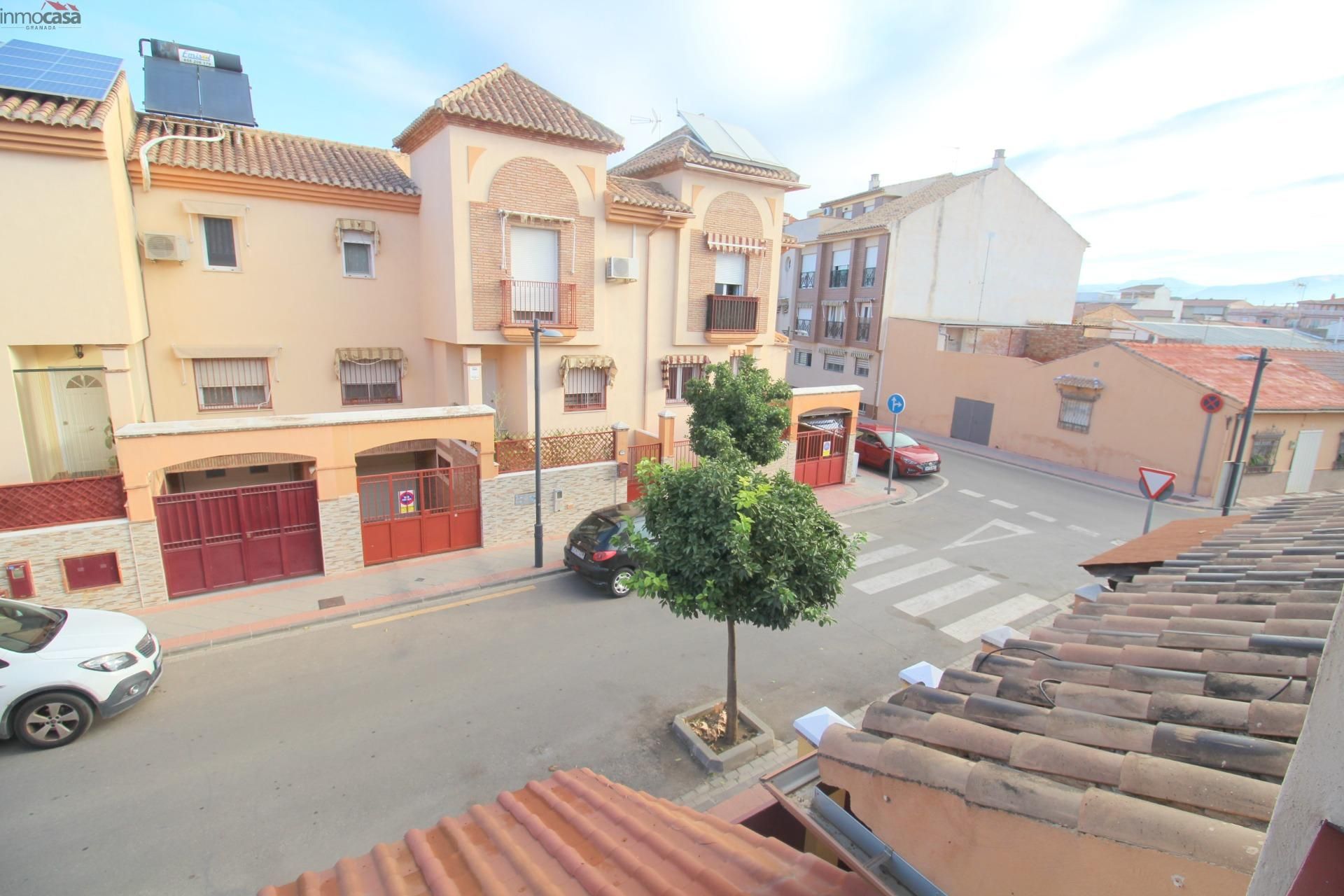 Vista exterior de Casa adosada de lloguer en Armilla amb Aire condicionat, Calefacció i Jardí privat