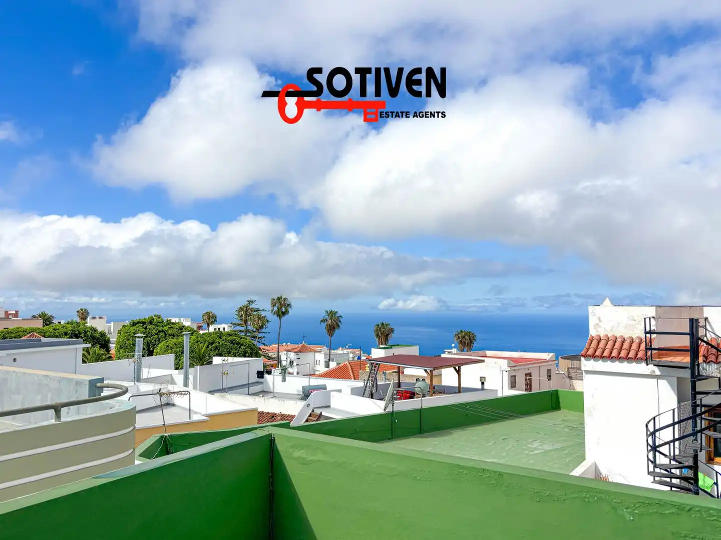 Vista exterior de Casa o xalet en venda en Guía de Isora amb Balcó