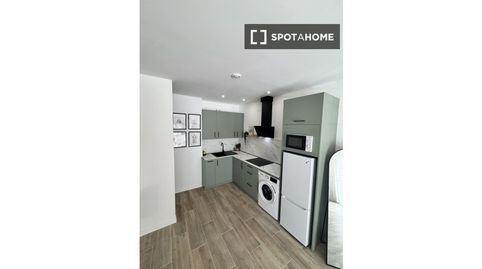 Foto 5 de Habitació a Los Guindos - Parque Mediterráneo - Santa Paula, Málaga Capital