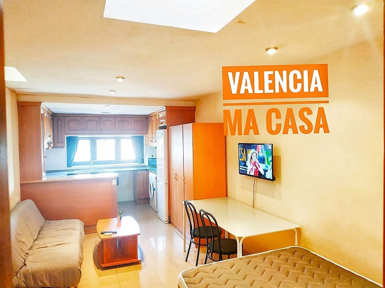 Habitación de Piso de alquiler en  Valencia Capital con Aire acondicionado, Amueblado y Internet