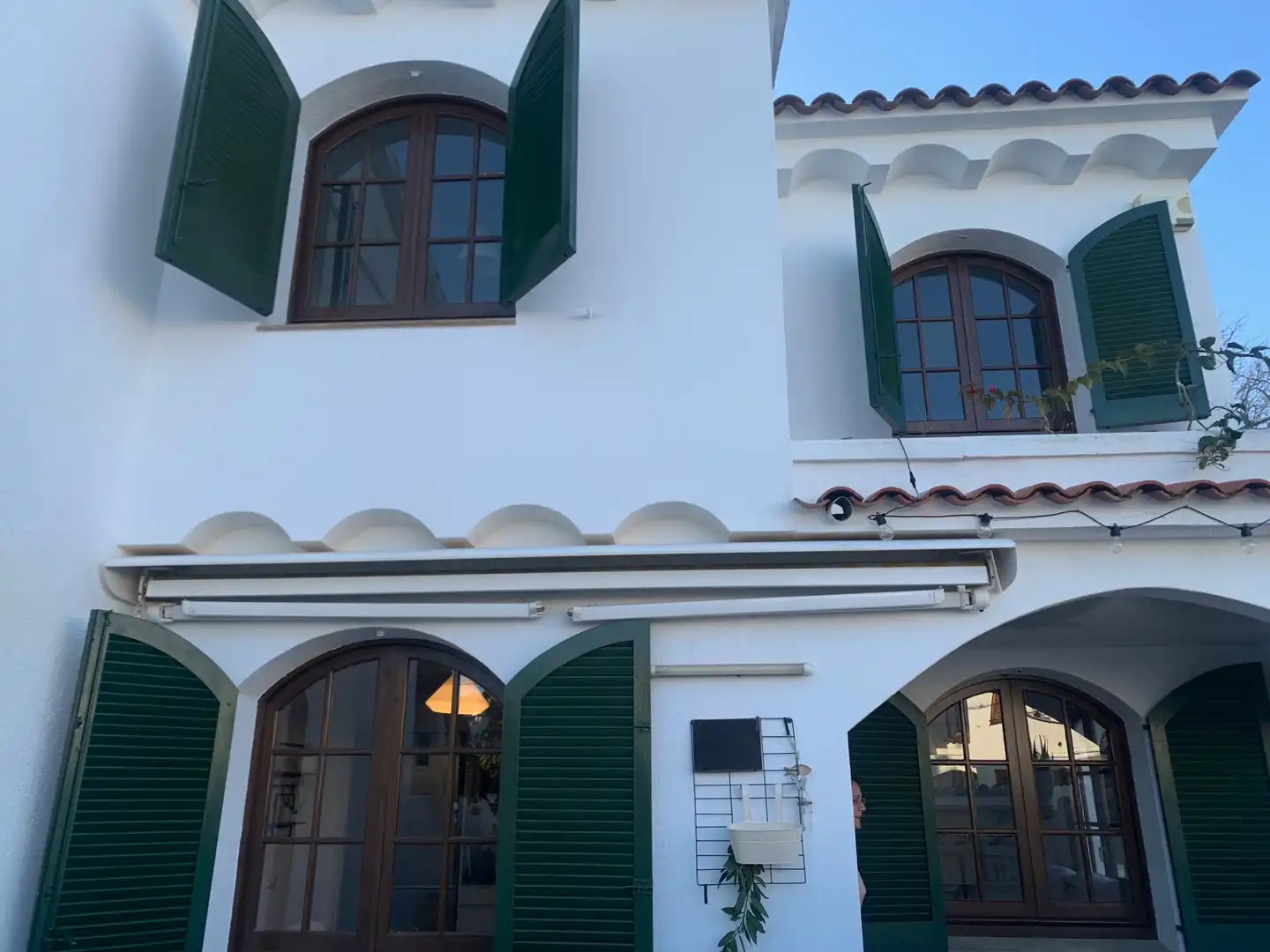 Außenansicht von Einfamilien-Reihenhaus zum Verkauf in Torredembarra mit Klimaanlage, Heizung und Privatgarten