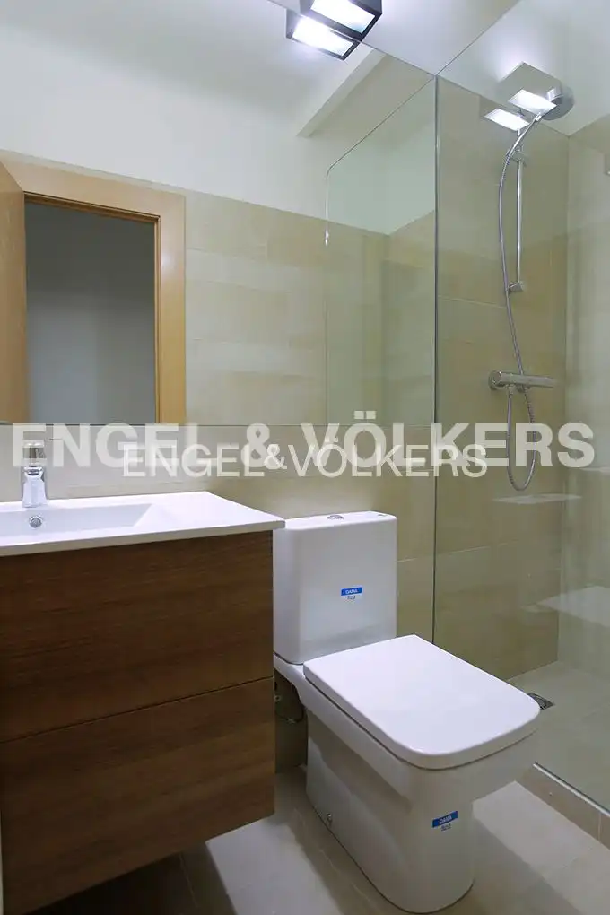 Baño de Casa o chalet en venta en Barcelona con Calefacción y Jardín privado