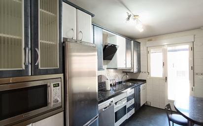 Cuina de Apartament en venda en León Capital  amb Calefacció, Terrassa i Traster