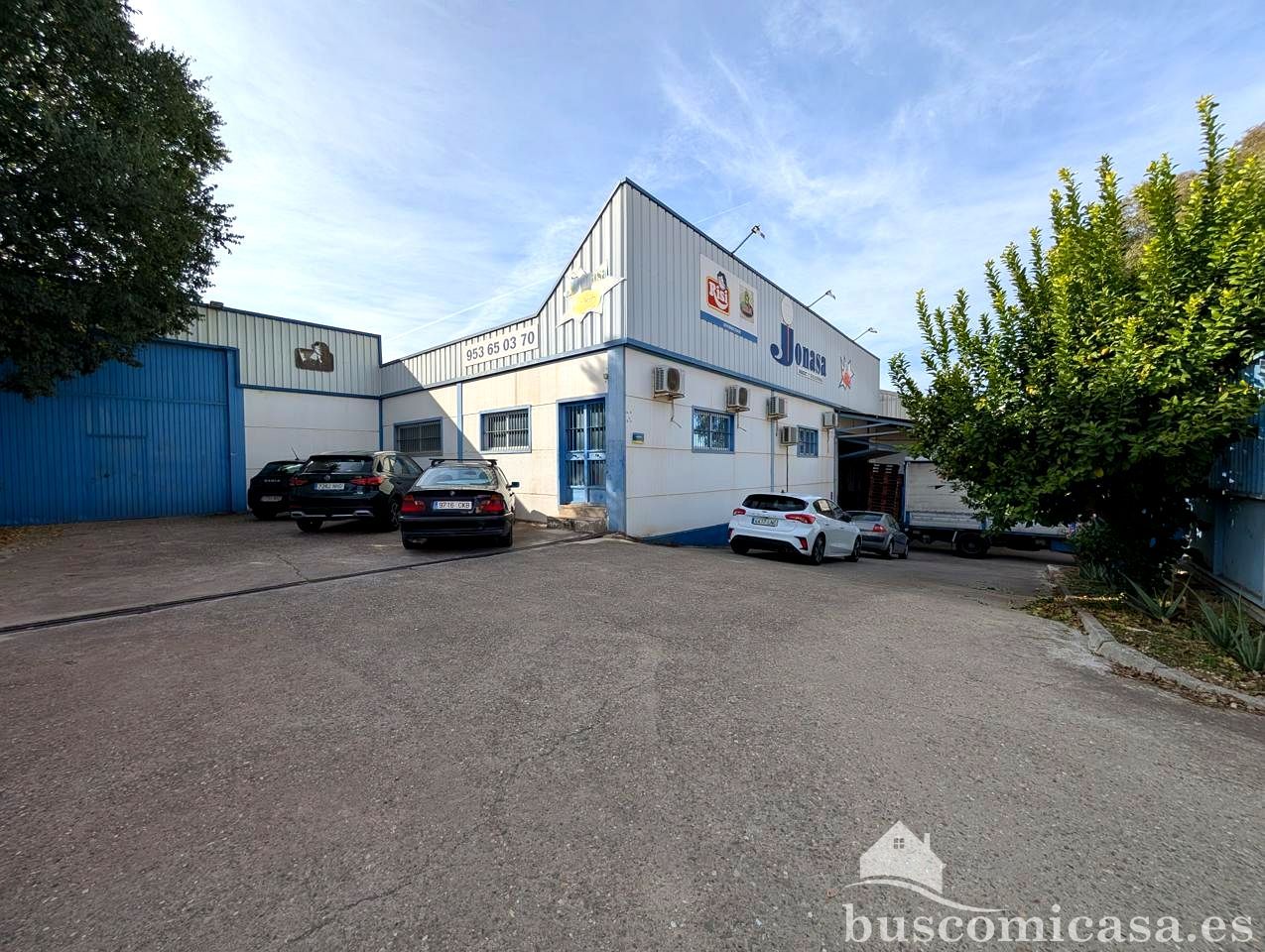 Vista exterior de Nau industrial en venda en Linares